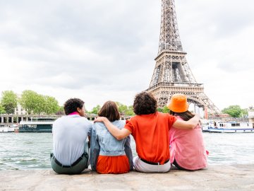 Students in front of Eiffel tower